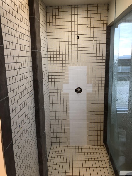 vieille douche de salle de bain